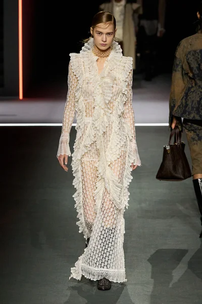 Look 37